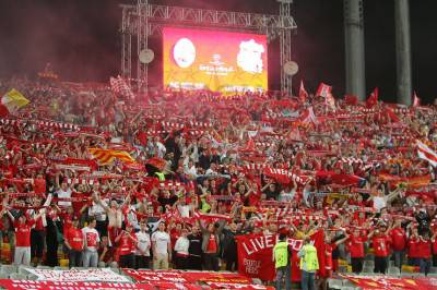 Questi sono i tifosi del Liverpool in occasione della finale vittoriosa di Champions League 2005 giocata ad Istanbul contro il Milan