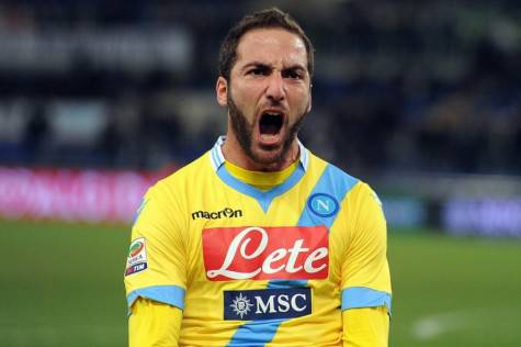 Higuain_giallo1-900x600