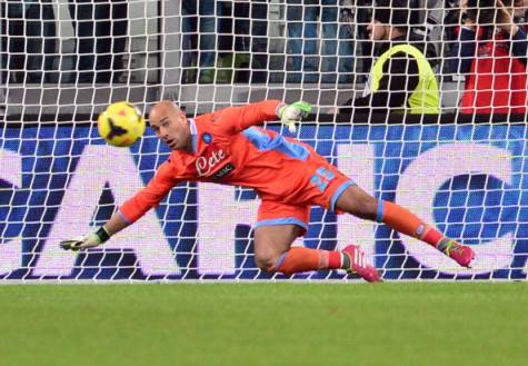 Napoli's Spanish goalkeeper Jose Manuel Reina blocks the ball during the Italian Serie A match between Juventus and Napoli at the Juventus stadium in Turin on November 10, 2013. AFP PHOTO / GIUSEPPE CACACE        (Photo credit should read GIUSEPPE CACACE/AFP/Getty Images)