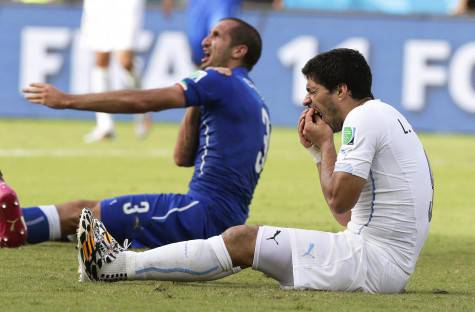 chiellini-suarez