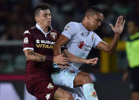 TURIN, ITALY - AUGUST 30:  Daniele Baselli (L) of Torino FC clashes with Moraes Junior Gilberto of ACF Fiorentina during the Serie A match between Torino FC and ACF Fiorentina at Stadio Olimpico di Torino on August 30, 2015 in Turin, Italy.  (Photo by Valerio Pennicino/Getty Images)