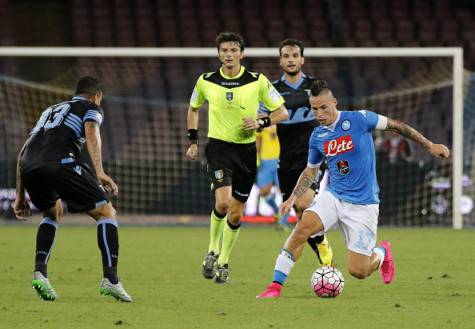 Napoli's Slovak forward Marek Hamsik (R) controls the ball during the Italian Serie A football match SSC Napoli vs SS Lazio on September 20, 2015 at the San Paolo stadium in Naples. AFP PHOTO/CARLO HERMANN        (Photo credit should read CARLO HERMANN/AFP/Getty Images)