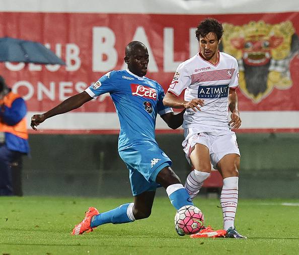 MODENA, ITALY - SEPTEMBER 23:  Kalidou Koulibaly of Napoli and Ryder Matos of Carpi in action during the Serie A match between Carpi FC and SSC Napoli at Alberto Braglia Stadium on September 23, 2015 in Modena, Italy.  (Photo by Giuseppe Bellini/Getty Images)