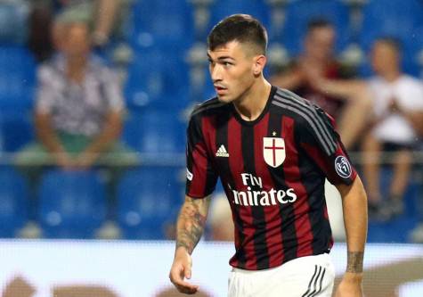 AC Milan's Italian defender Alessio Romagnoli in action during the triangular soccer match for the 2015 Trofeo Tim (Tim Trophy) between US Sassuolo, Inter FC and AC Milan at Mapei Stadium in Reggio Emilia, Italy, 12 August 2015. ANSA/ELISABETTA BARACCHI