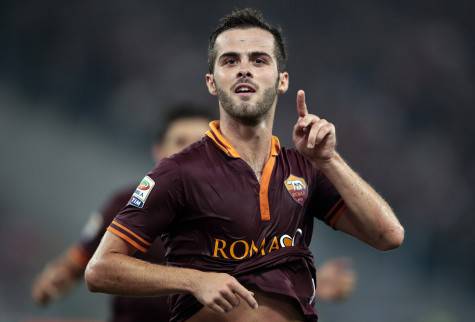 AS Roma's Miralem Pjanic celebrates after scoring against Napoli during their Serie A soccer match at Olympic stadium in Rome October 18, 2013. REUTERS/Tony Gentile (ITALY - Tags: SPORT SOCCER)  Picture Supplied by Action Images