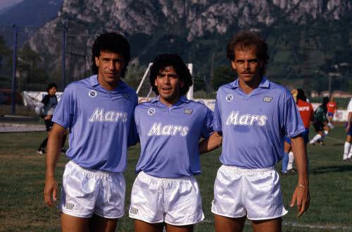 ©LaPresse Archivio storico anni '80 sport calcio Careca, Maradona e Alemao  nella foto: da sx i calciatori del Napoli Careca, Maradona e Alemao