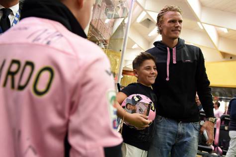 PALERMO, ITALY - OCTOBER 26:  Oscar Hiljemark meets supporters at US Citta' di Palermo official store at Conca d'Oro shopping center on October 26, 2015 in Palermo, Italy.  (Photo by Tullio M. Puglia/Getty Images)