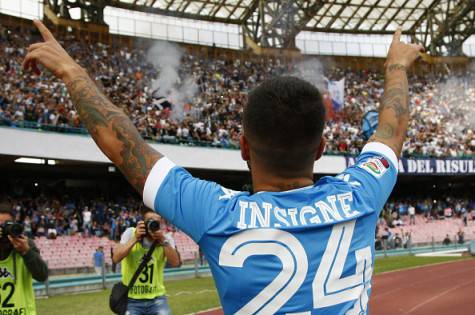 Napoli's Italian forward Lorenzo Insigne celebrates after scoring during the Italian Serie A football match SSC Napoli vs ACF Fiorentina on October 18, 2015 at the San Paolo stadium in Naples. AFP PHOTO / CARLO HERMANN (Photo credit should read CARLO HERMANN/AFP/Getty Images)