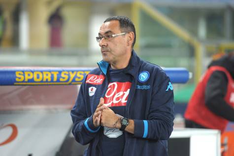 VERONA, ITALY - OCTOBER 25: Head coach  of Napoli Maurizio Sarri looks on during the Serie A match between AC Chievo Verona and SSC Napoli at Stadio Marc'Antonio Bentegodi on October 25, 2015 in Verona, Italy.  (Photo by Dino Panato/Getty Images)