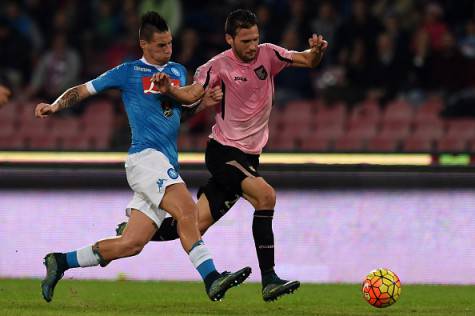 NAPLES, ITALY - OCTOBER 28: Franco Vazquez (R) of Palermo and Marek Hamsik of Napoli compete for the ball during the Serie A match between SSC Napoli and US Citta di Palermo at Stadio San Paolo on October 28, 2015 in Naples, Italy. (Photo by Tullio M. Puglia/Getty Images)