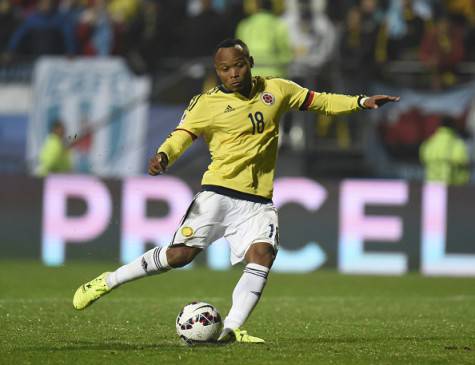 Colombia's defender Camilo Zuniga strikes the ball during the penalty shoot-out against Argentina only to Argentina's goalkeeper Sergio Romero prevent him from scoring during their 2015 Copa America football championship quarter-final match, in Viña del Mar, Chile, on June 26, 2015. AFP PHOTO / JUAN BARRETO (Photo credit should read JUAN BARRETO/AFP/Getty Images)