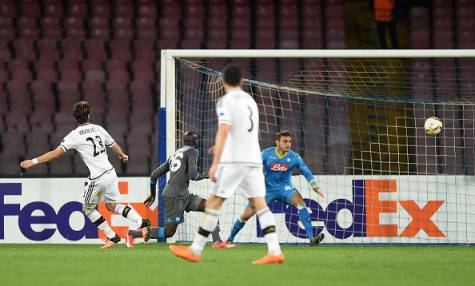 NAPLES, ITALY - DECEMBER 10: Legia Warszawa's player Stojan Vranjes Higuain scores the goal of 3-1 during the UEFA Europa League Group D match between SSC Napoli and Legia Warszawa on December 10, 2015 in Naples, Italy.  (Photo by Francesco Pecoraro/Getty Images)