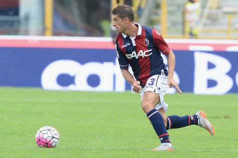 BOLOGNA, ITALY - SEPTEMBER 27: Franco Brienza # 23 of Bologna FC in action during the Serie A match between Bologna FC and Udinese Calcio at Stadio Renato Dall'Ara on September 27, 2015 in Bologna, Italy.  (Photo by Mario Carlini / Iguana Press/Getty Images)