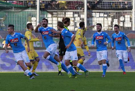 Napoli's Spanish defender Raul Albiol (2nd L) celebrates after scoring with teammates during the Italian Serie A football match Frosinone Calcio vs SSC Napoli on January 10, 2016 at the Matusa Stadium in Frosinone. / AFP / CARLO HERMANN (Photo credit should read CARLO HERMANN/AFP/Getty Images)