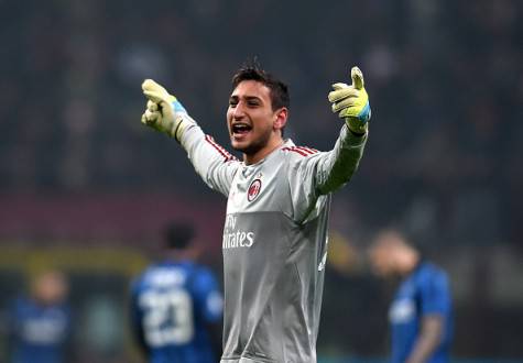 MILAN, ITALY - JANUARY 31:  Gianluigi Donnarumma of AC Milan celebrates during the Serie A match between AC Milan and FC Internazionale Milano at Stadio Giuseppe Meazza on January 31, 2016 in Milan, Italy.  (Photo by Claudio Villa - Inter/Inter via Getty Images)