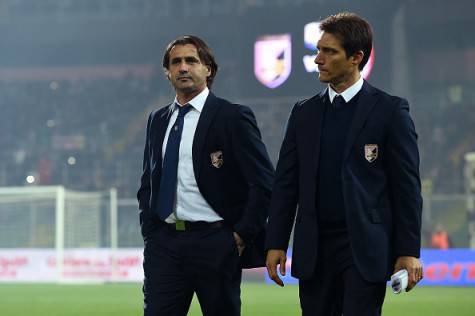 PALERMO, ITALY - FEBRUARY 03: Head Coach Giovanni Tedesco (L) and Guillermo Barros Schelotto of Palermo look on during the Serie A match between US Citta di Palermo and AC Milan at Stadio Renzo Barbera on February 3, 2016 in Palermo, Italy. (Photo by Tullio M. Puglia/Getty Images)