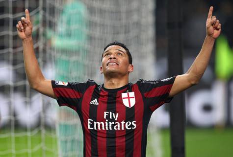 MILAN, ITALY - JANUARY 31:  Carlos Bacca of AC Milan celebrates his goal during the Serie A match between AC Milan and FC Internazionale Milano at Stadio Giuseppe Meazza on January 31, 2016 in Milan, Italy.  (Photo by Marco Luzzani/Getty Images)