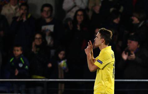 Villarreal's defender Denis Suarez celebrates a goal during the UEFA Europa League Round of 32 first leg football match Villarreal CF vs SSC Napoli at El Madrigal stadium in Vila-real on February 18, 2016. / AFP / Jose Jordan        (Photo credit should read JOSE JORDAN/AFP/Getty Images)