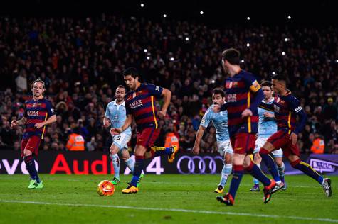 BARCELONA, SPAIN - FEBRUARY 14:  (L-R) Luis Suarez of FC Barcelona celebrates with his team mate Lionel Messi of FC Barcelona after scoring his team's fourth goal from the penalty spot during the La Liga match between FC Barcelona and Celta Vigo at Camp Nou on February 14, 2016 in Barcelona, Spain. Messi took the penalty, tapping the ball softly forward for Suarez to score. (Photo by David Ramos/Getty Images)