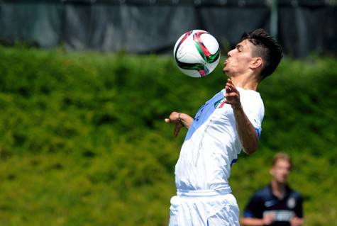 COMO, ITALY - JUNE 07:  Federico Barba of Italy U21 in action during the friendly match training with FC Internazionale Berretti at Appiano Gentile on June 7, 2015 in Como, Italy.  (Photo by Pier Marco Tacca/Getty Images)