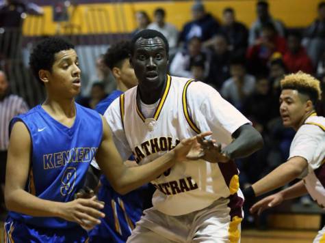 Windsor, Ontario. January 5, 2016.  Catholic Central Comets Jonathan Nicola, centre, defends against Kennedy Clippers Omer Sulliman, left, in senior boys high school basketball at Catholic Central High School gym January 5, 2016.  (NICK BRANCACCIO/Windsor Star)