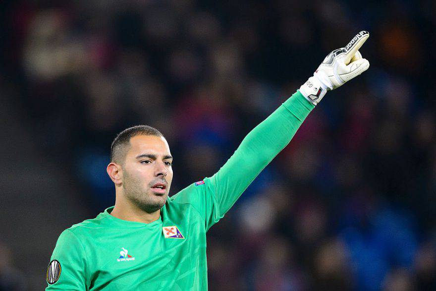 Fiorentina's Italian goalkeeper Luigi Sepe gestures during the UEFA Europa League group I football match between Basel and Fiorentina at the St Jakob stadium in Basel on November 26, 2015. / AFP / FABRICE COFFRINI (Photo credit should read FABRICE COFFRINI/AFP/Getty Images)