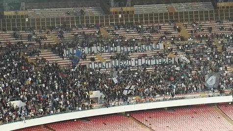 Napoli-Empoli, striscione dei tifosi azzurri