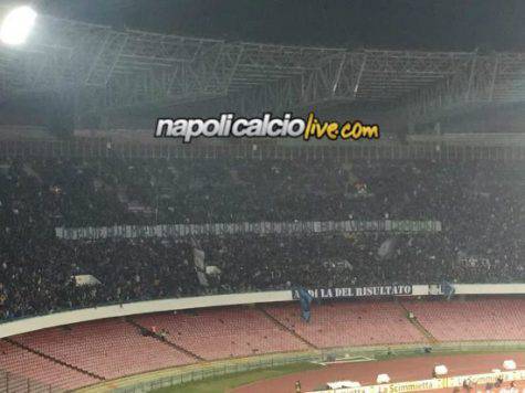 Lo striscione della Curva B (Foto: Napolicalciolive.com)