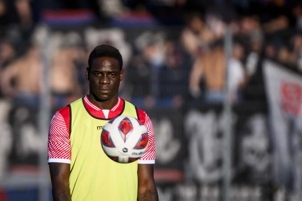 Balotelli all'Intercity di Alicante