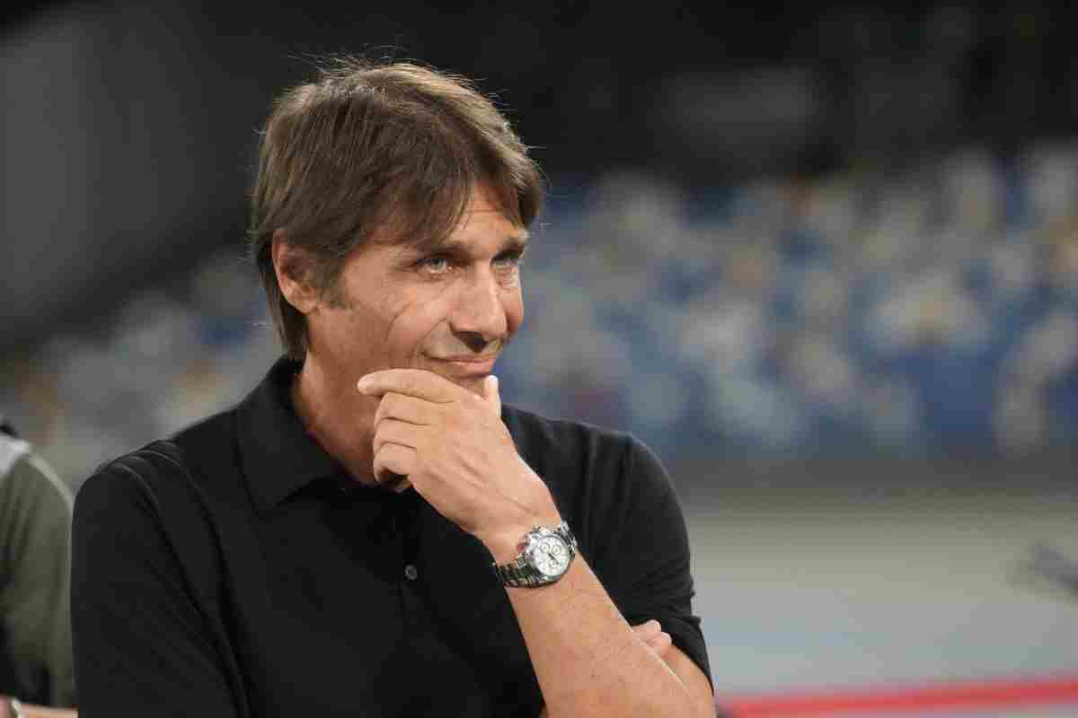 Napoli, Conte cambia