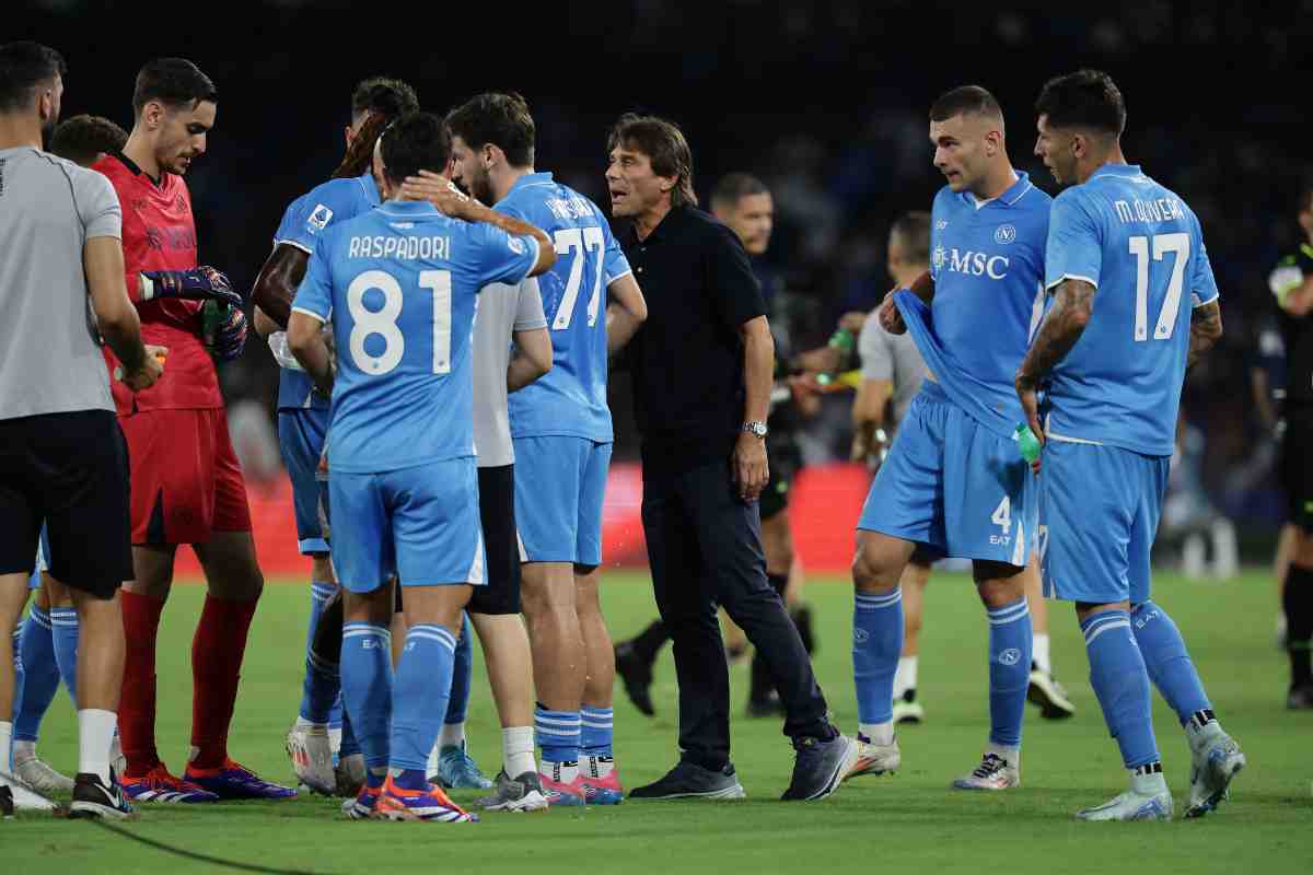 Napoli, problema per Conte: fuori squadra, il motivo