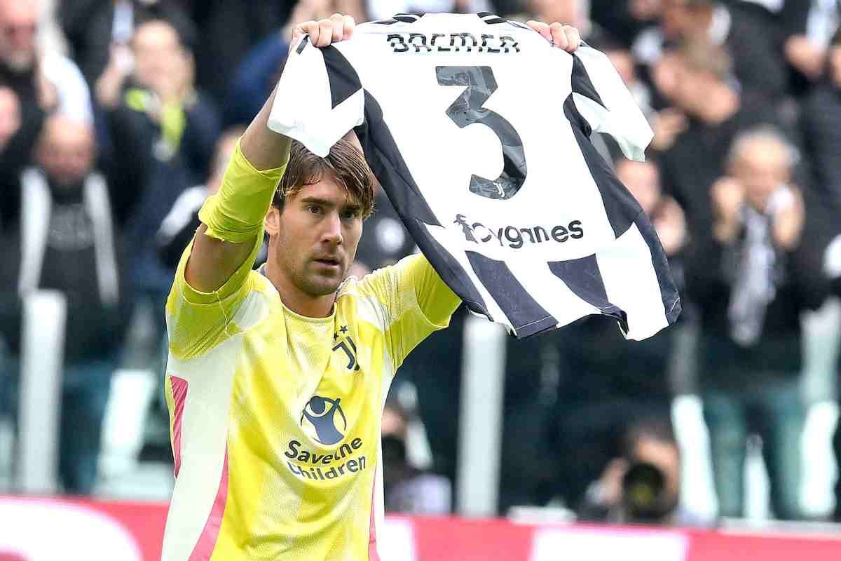 Juve, Vlahovic nella bufera: l'annuncio di Motta