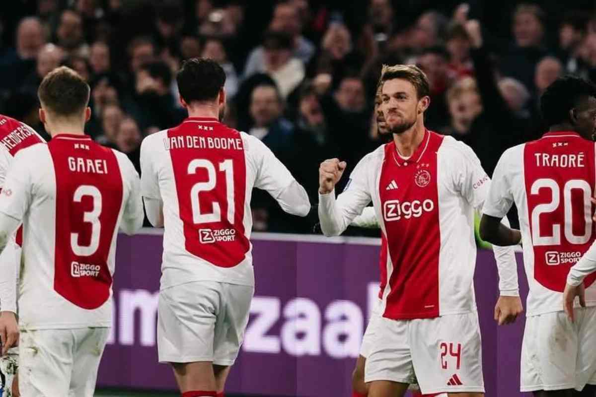 Giocatori dell'Ajax esultano