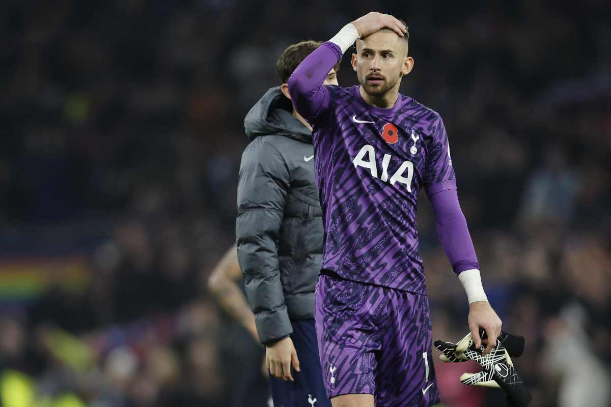 Vicario con la maglia del Tottenham