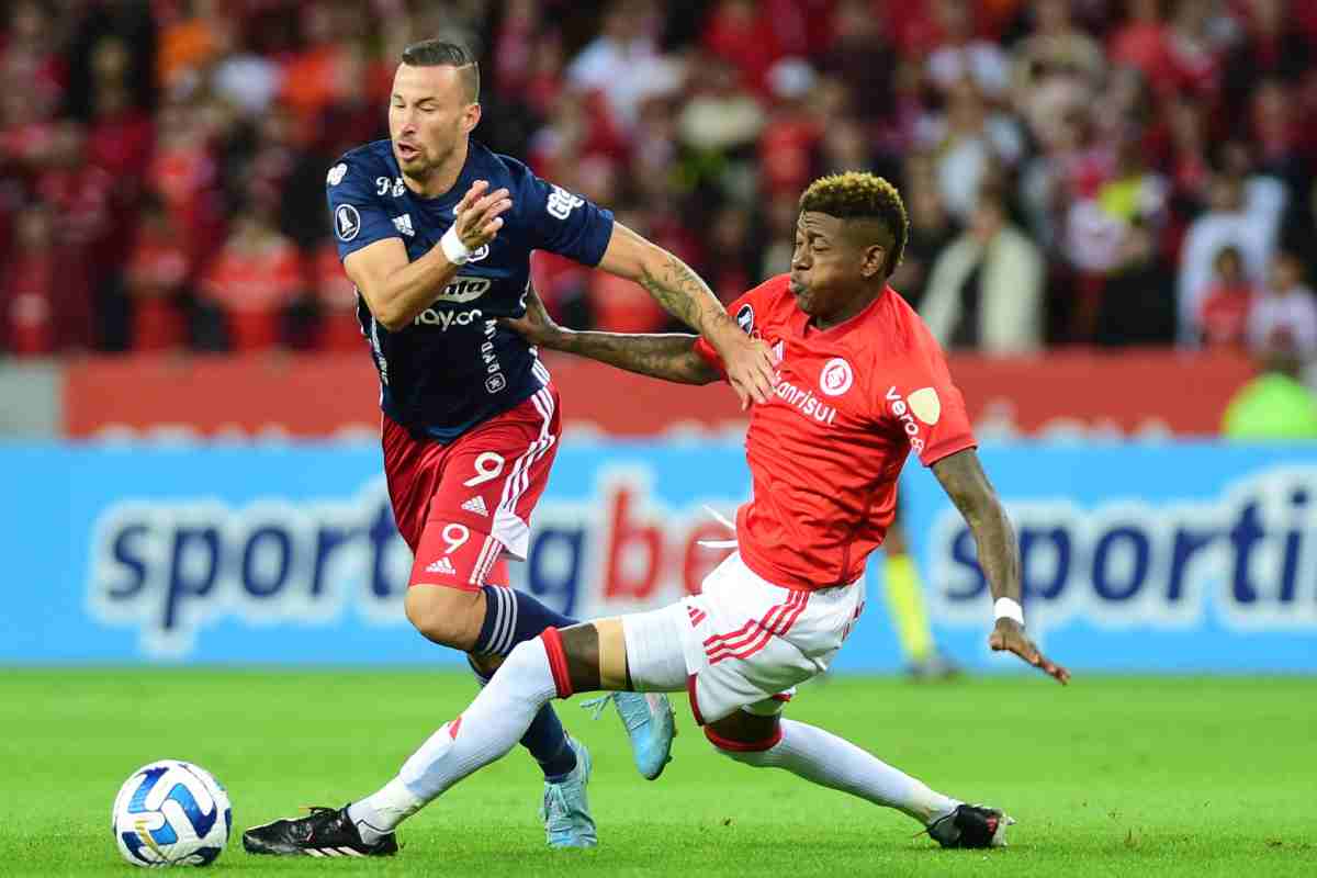 Vitao in azione con l'Internacional