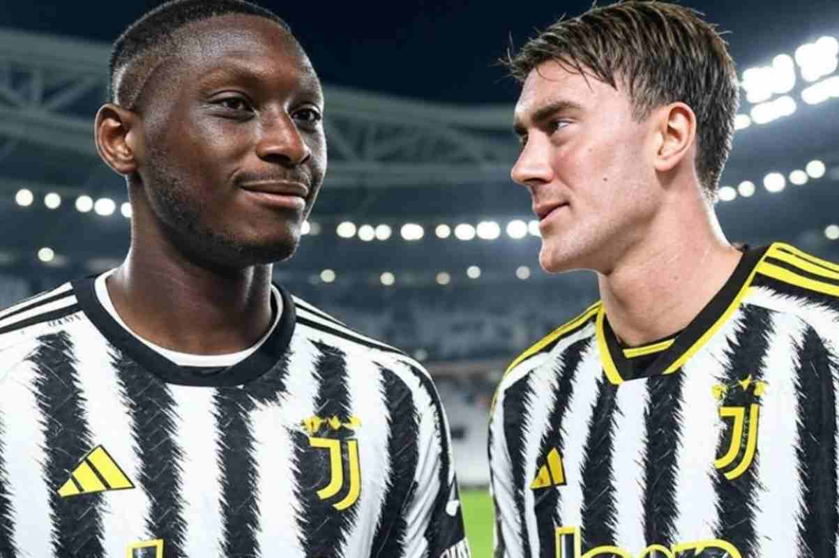 Kolo Muani con Vlahovic maglia Juve