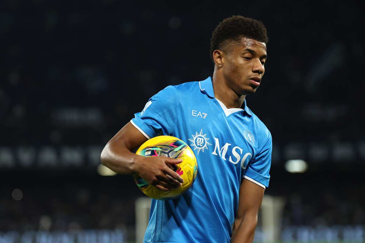 Lazio-Napoli, ko per Neres: in due persone una maglia