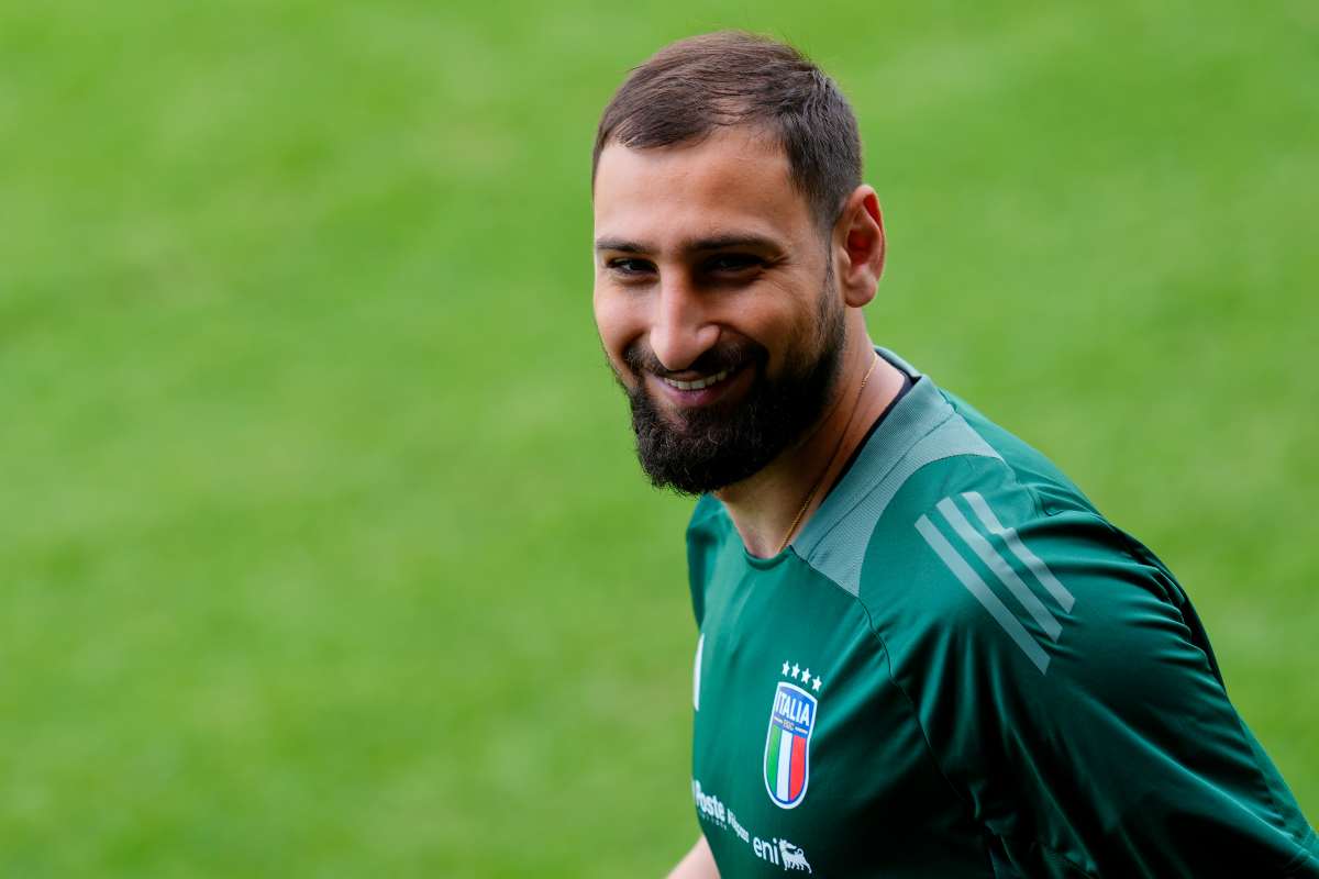 Donnarumma sorridente primo piano