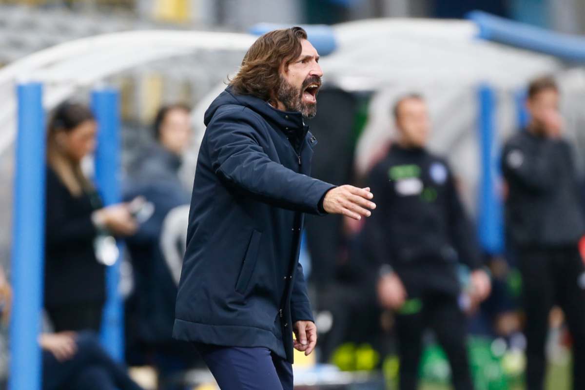 Pirlo dà indicazioni