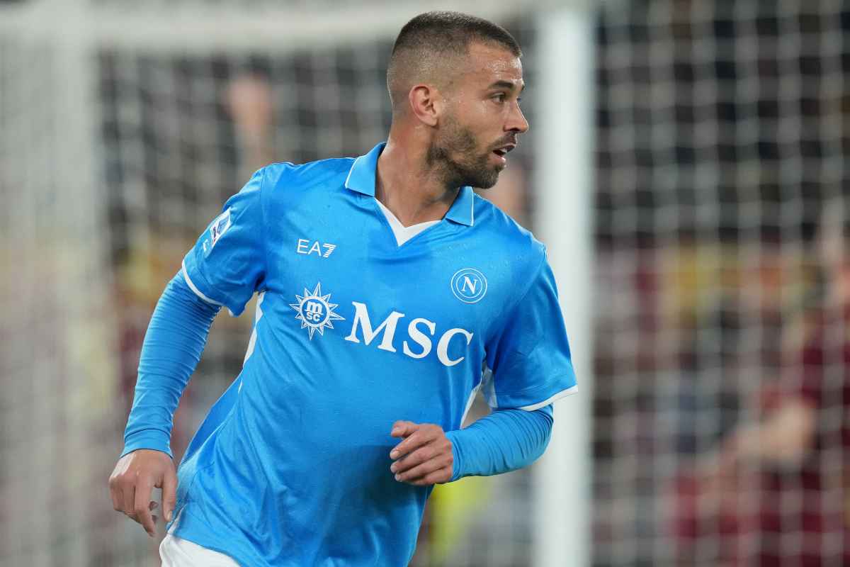 Spinazzola primo piano con la maglia del Napoli