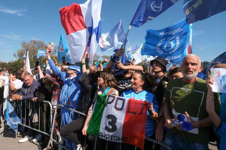 Tifosi a Castel Volturno