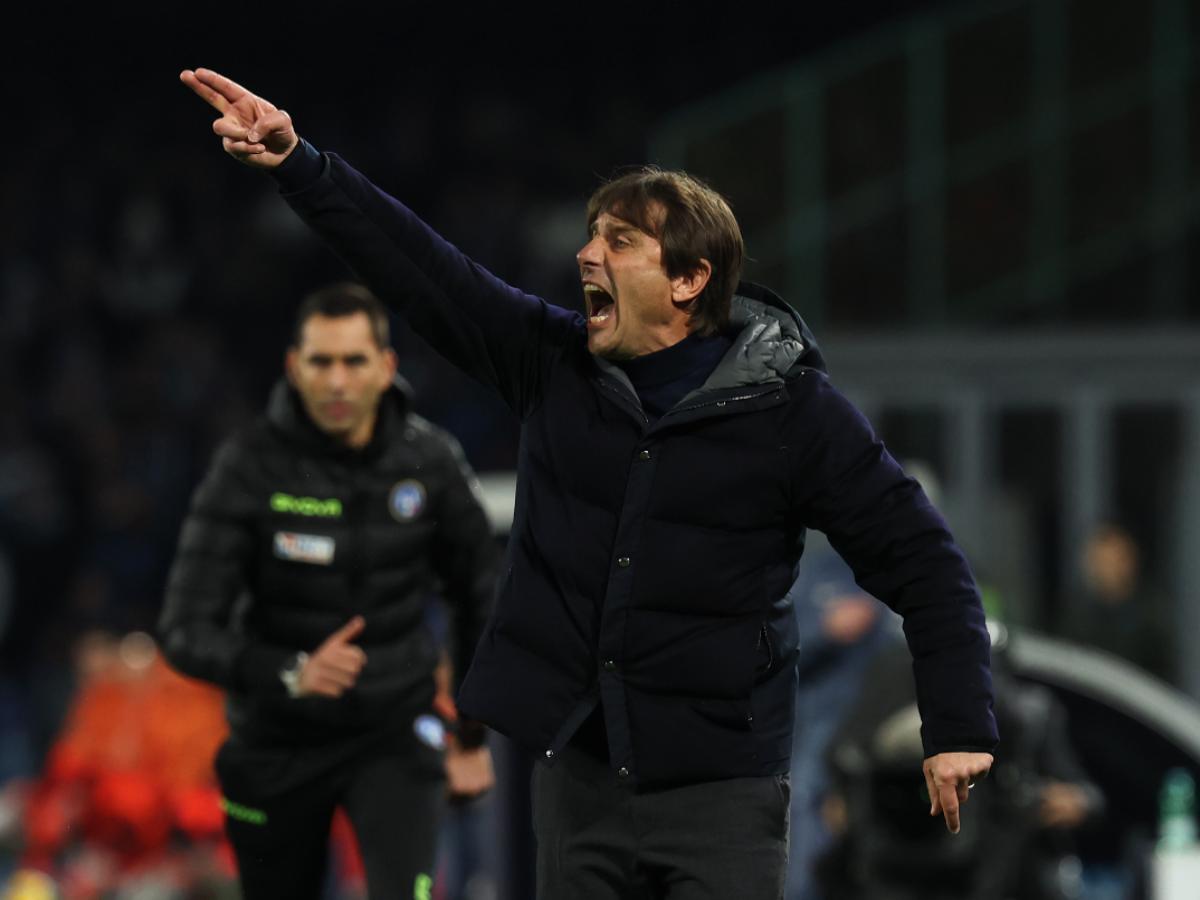 Antonio Conte dà indicazioni