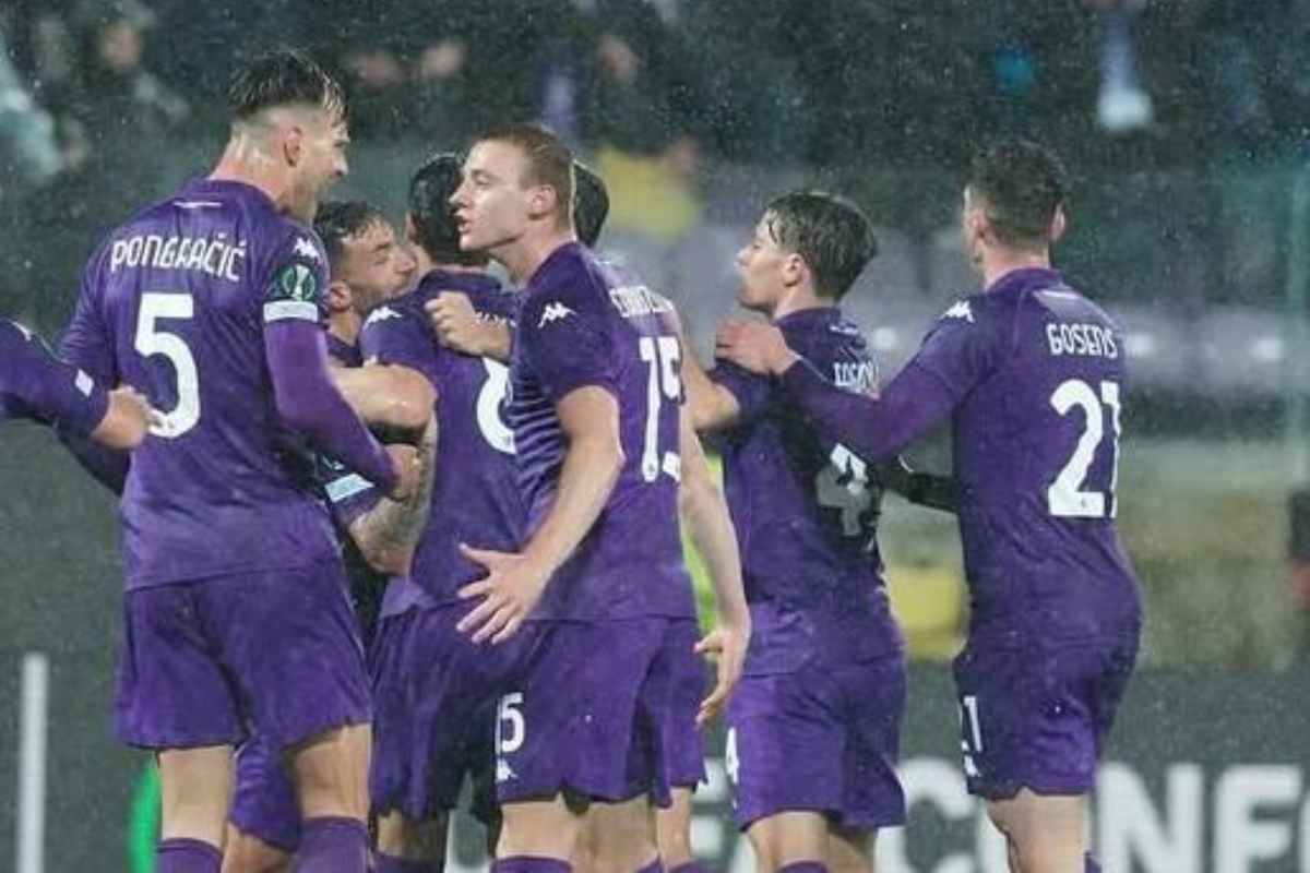 Giocatori della Fiorentina esultano